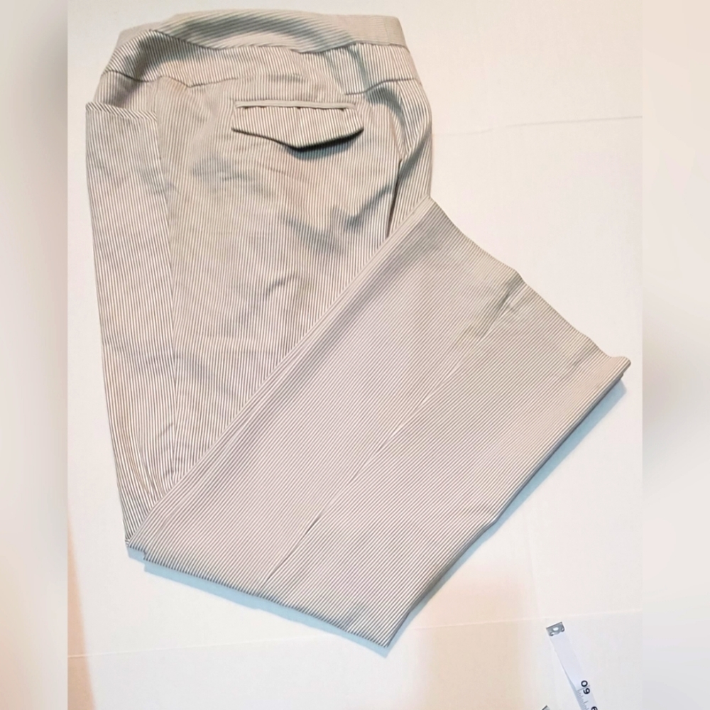 Forever 21 low rise straight leg trouser size 7